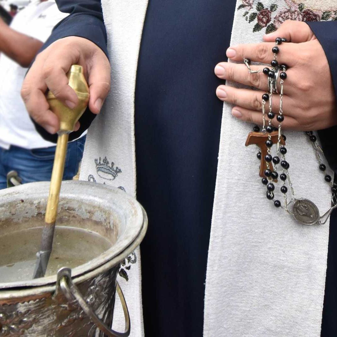 La bendición del agua es uno de los momentos más importantes en las celebraciones de Semana Santa 2024