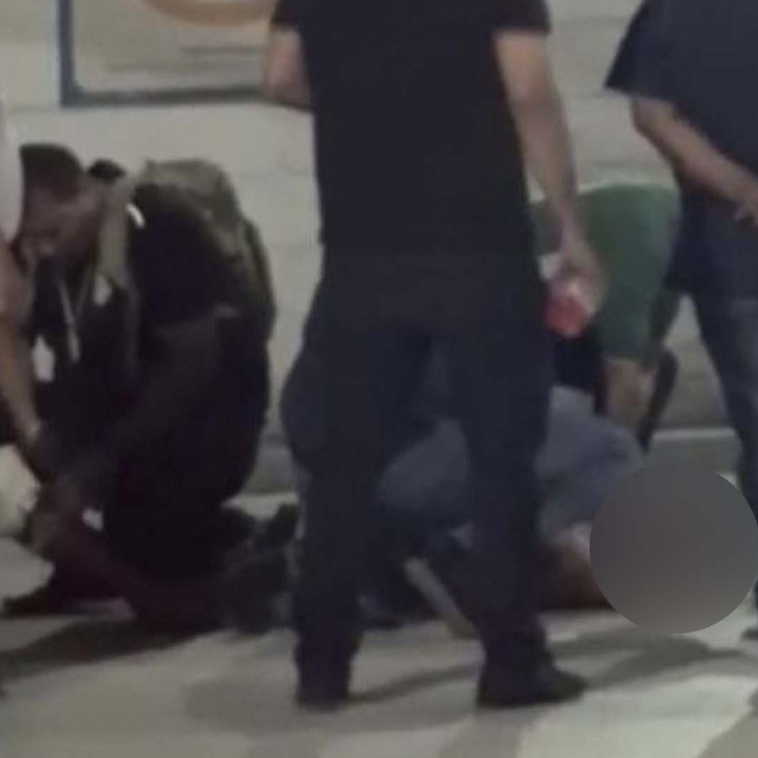 Salvan a Mujer de Asalto en Gómez Palacio: Jóvenes Inmovilizan a Sujeto con Cinta