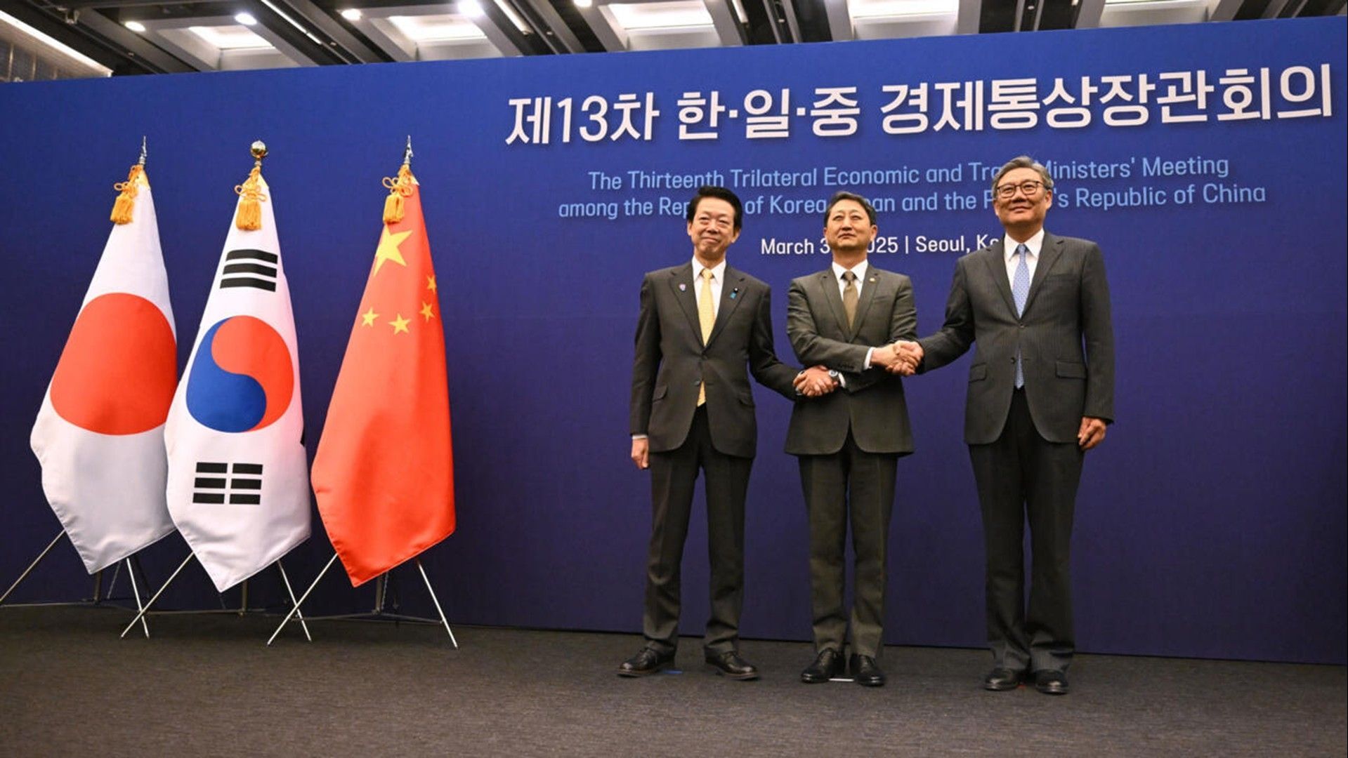 Los ministros de comercio de China, Japón y Corea del Sur se reunieron en Seúl