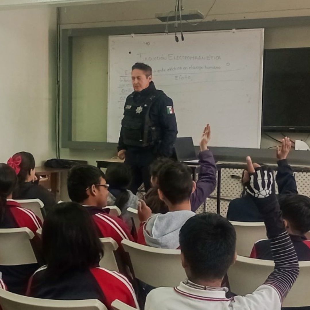 Alumnos capacitados en temas de seguridad en Tijuana