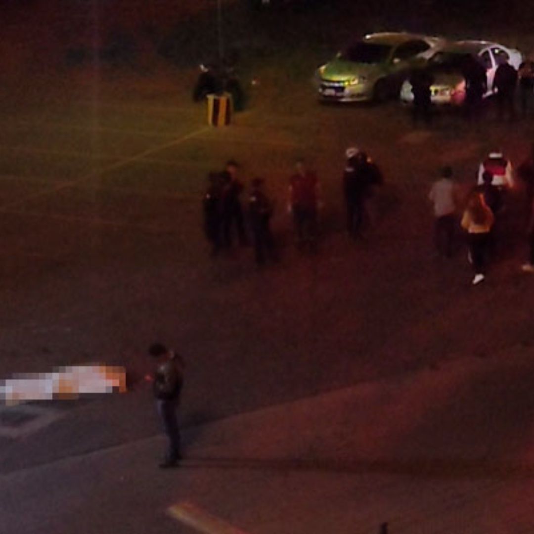 Un hombre fue asesinado y cuatro más resultaron heridos en enfrentamiento a balazos en Puebla.