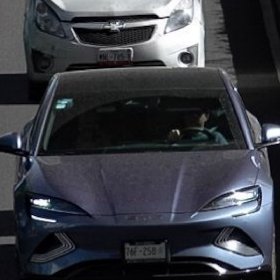 Quiénes sí circulan hoy 4 de abril 2025 carros y engomados exentos en CDMX y Edomex