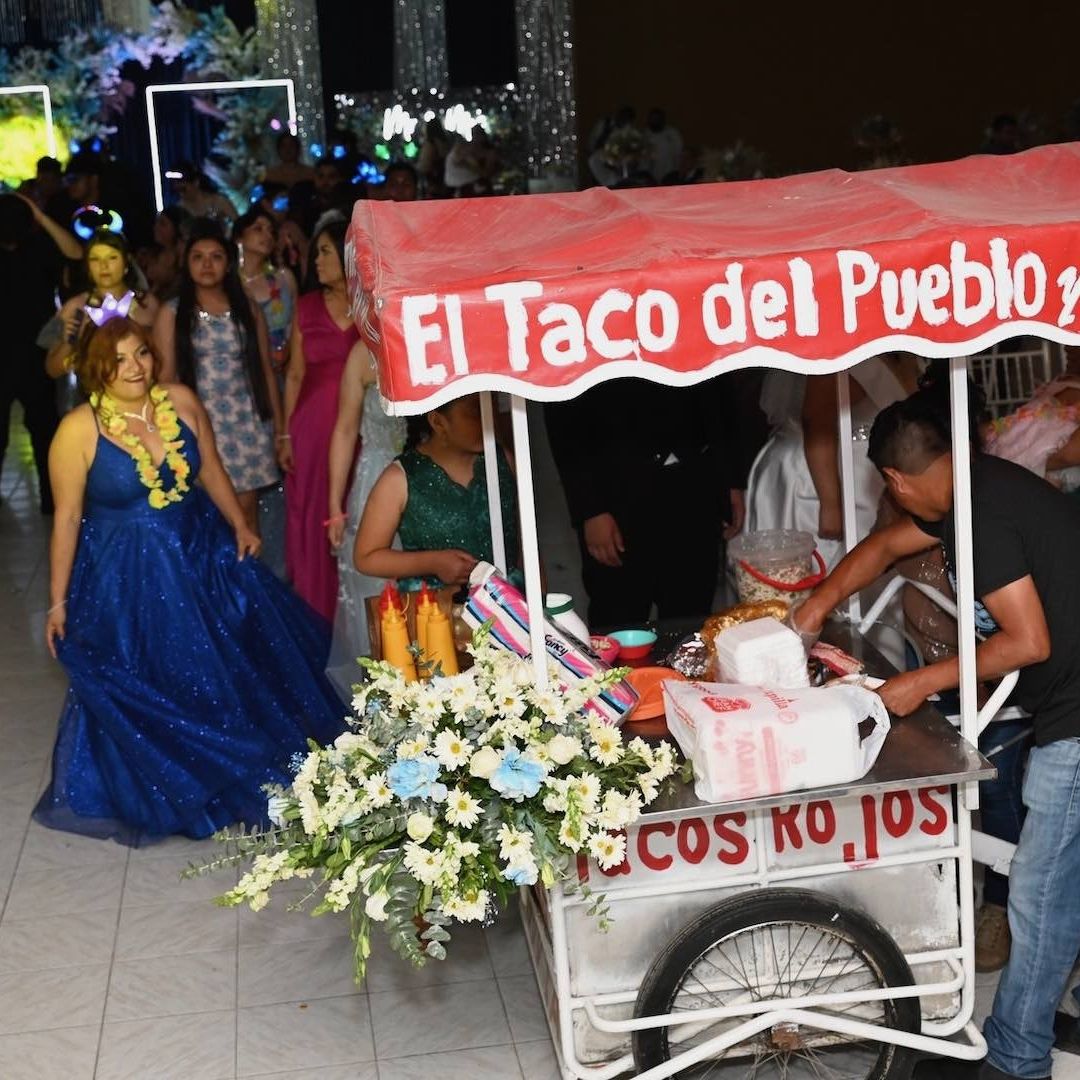 Dan tacos rojos en boda en Ciudad Mante, Tamaulipas