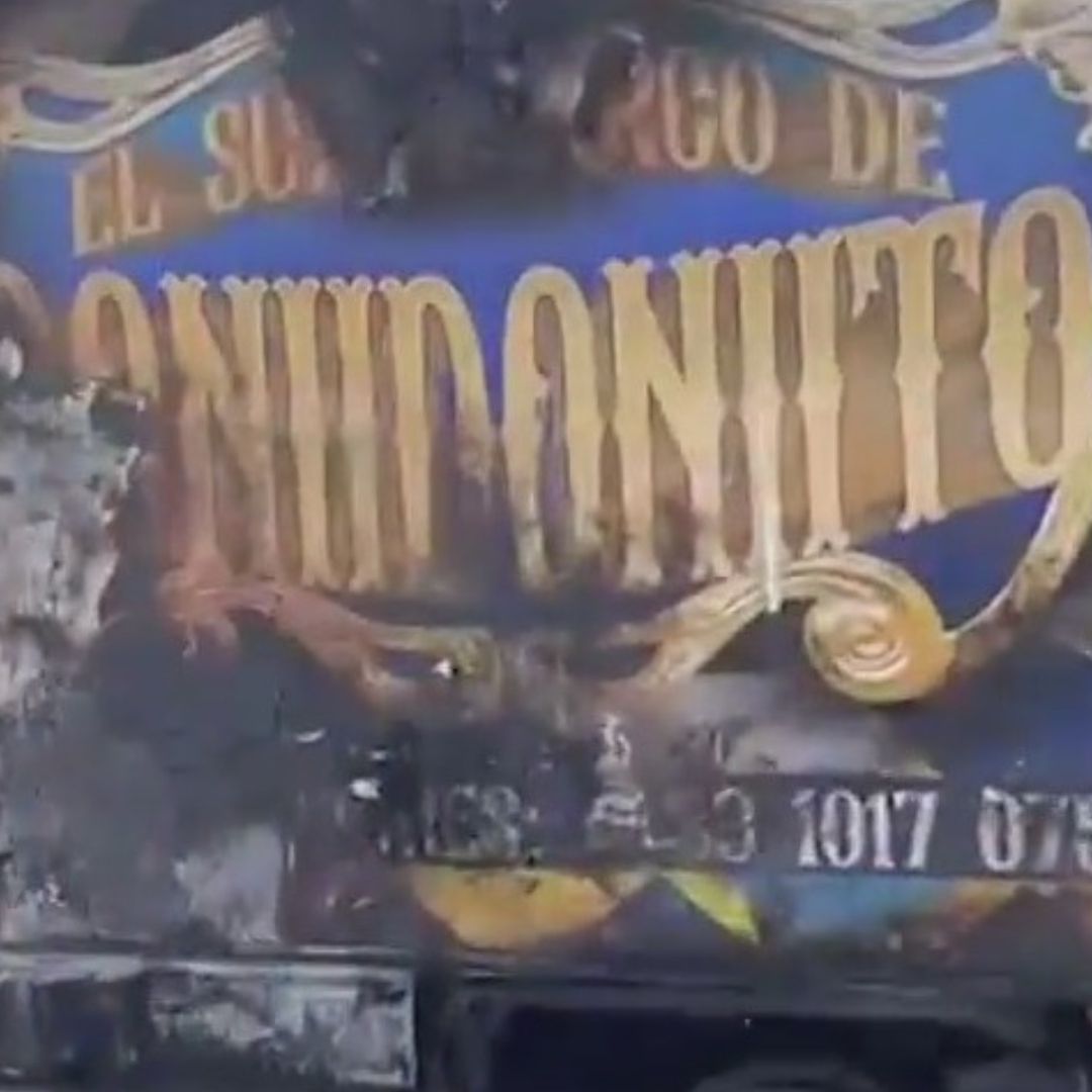 Camión cargado con estructuras de circo se incendia en Jalostotitlán.