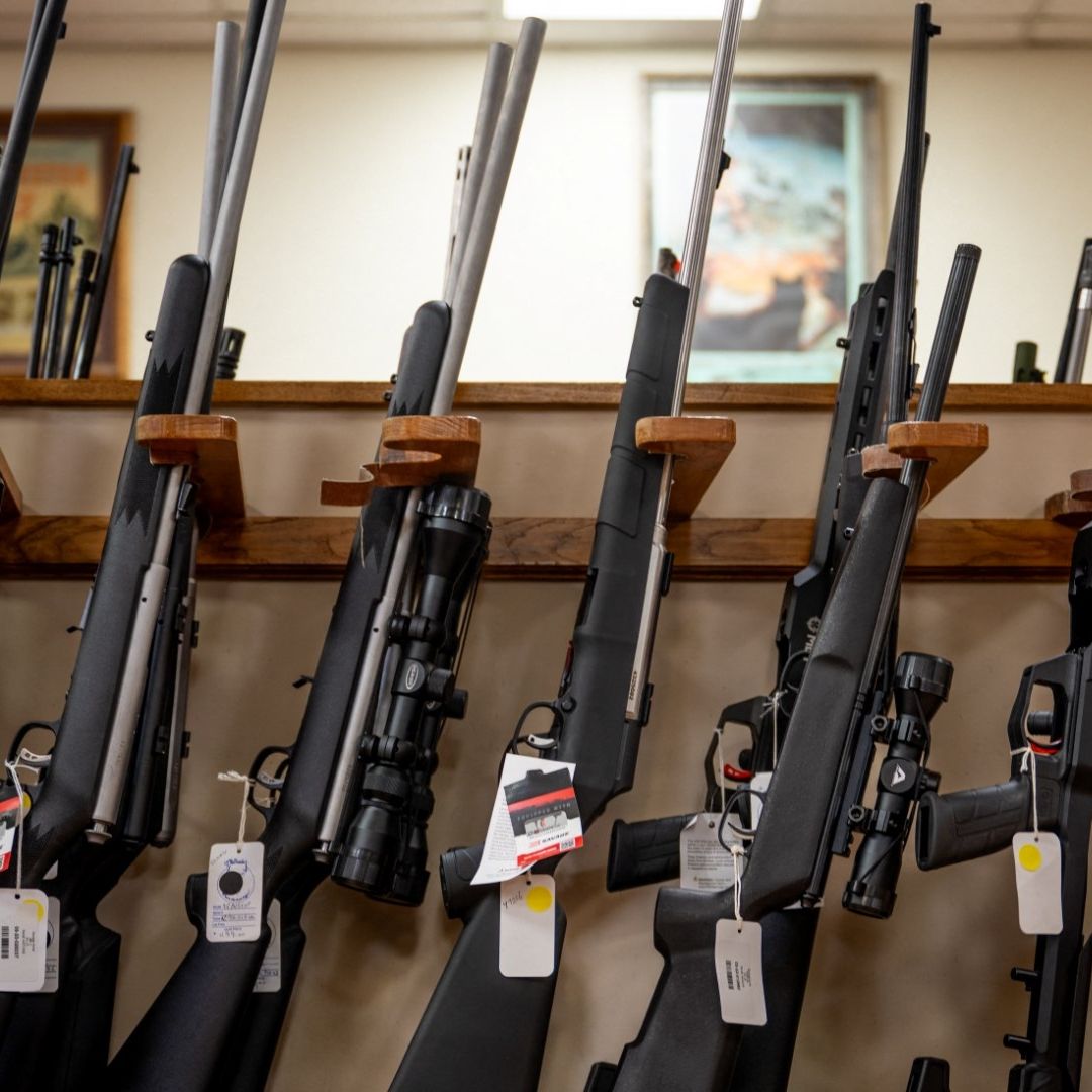 La Fiscalía estadounidense anunció el arresto en Texas de cinco hombres acusados de comprar más de un centenar de armas para enviarlas a un cártel en Tamaulipas
