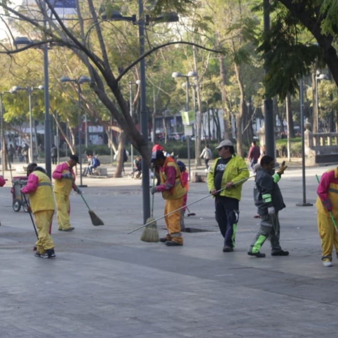 El objetivo principal de estas disposiciones es evitar que el piso de mármol continúe deteriorándose.