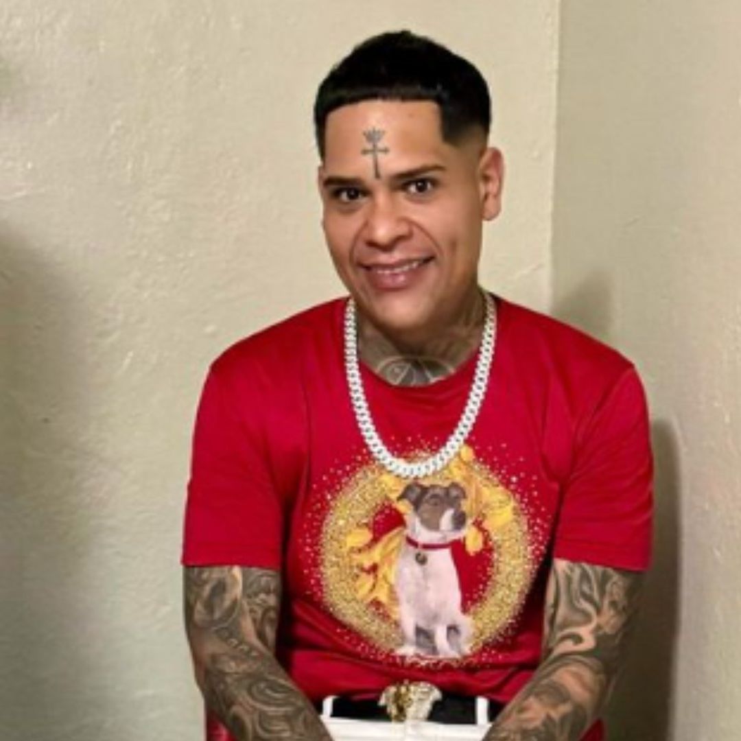Nacido en Cuba y criado en Puerto Rico, Almighty es una de las voces pioneras del género del trap latino y fue ingresado en febrero de 2021 en una institución psiquiátrica.