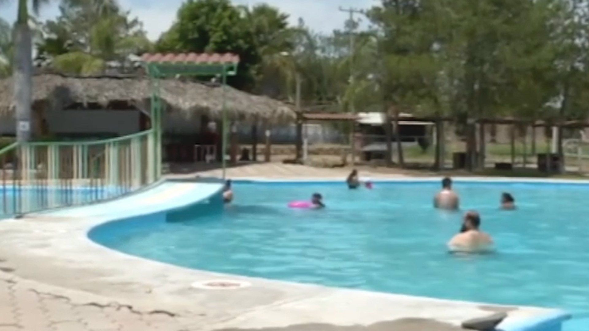 Niña de 3 Años Fallece al Caer en una Alberca Durante una Fiesta en León