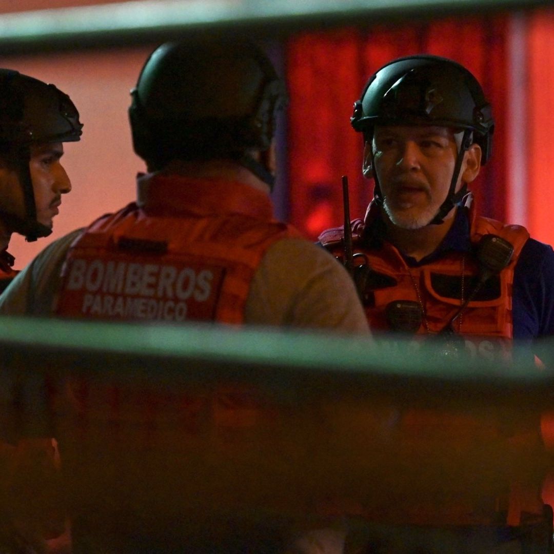 Bomberos y paramédicos tras disturbios en cárcel Regional de Guayaquil, Ecuador