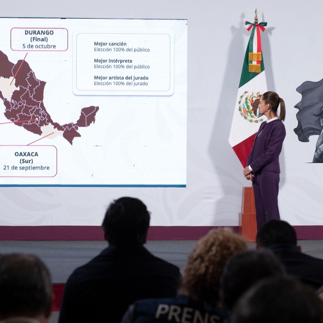 Claudia Sheinbaum y Claudia Curiel en conferencia de prensa