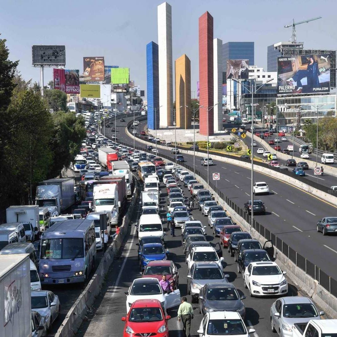 El programa Hoy No Circula busca limitar la cantidad de carros que transitan en la CDMX y Edomex