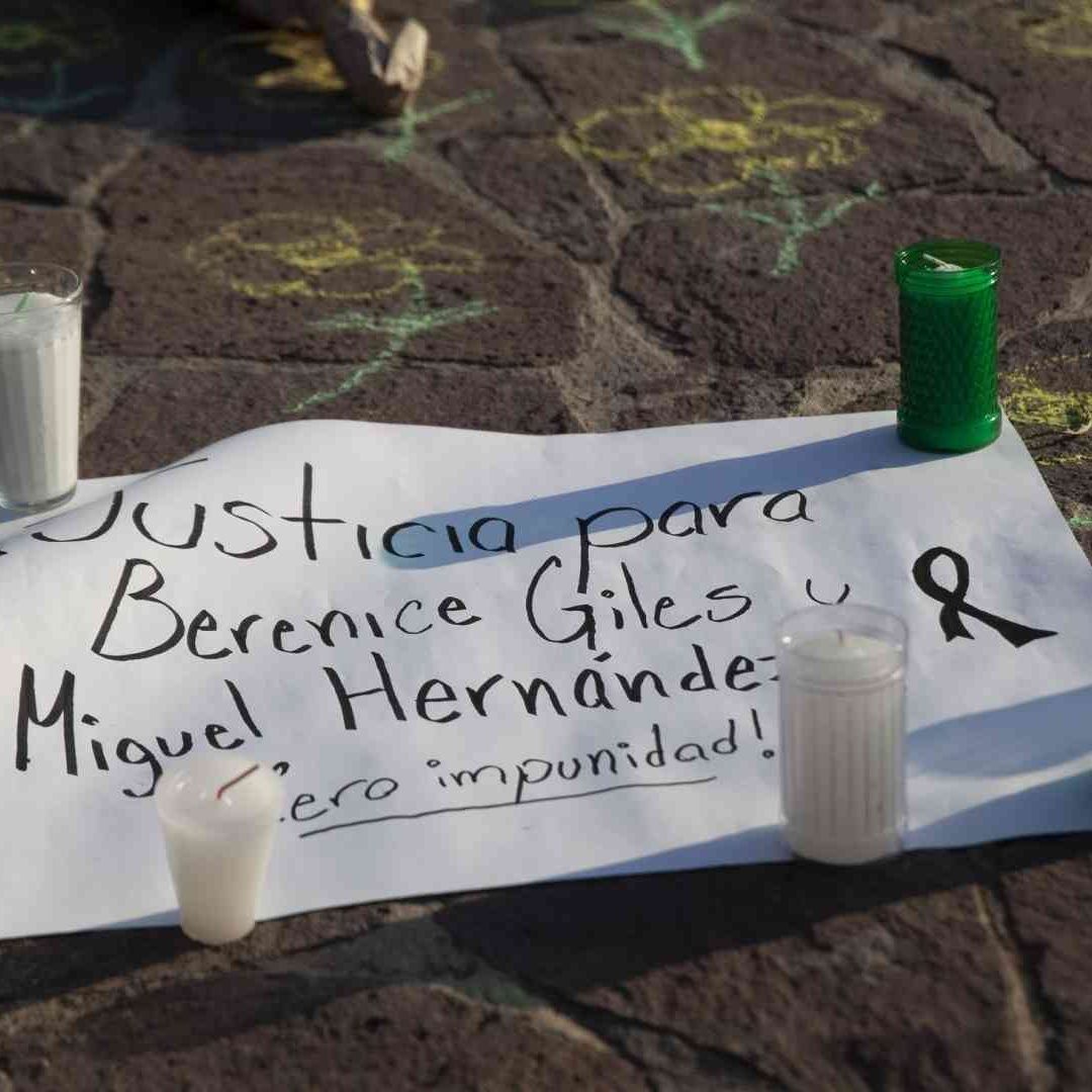 Decenas de personas se manifiestan frente a la entrada principal del Parque Bicentenario para exigir justicia