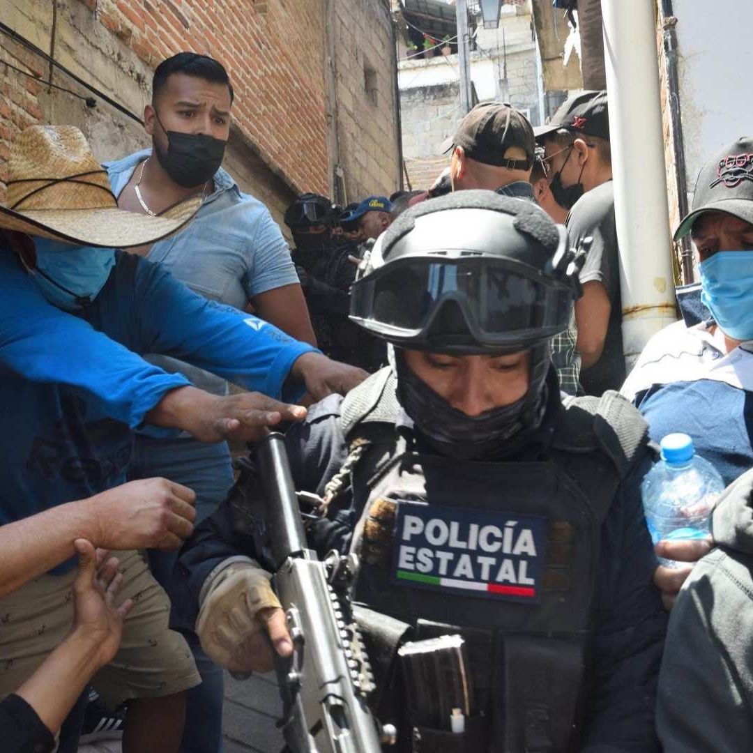 Al lugar de los hechos llegaron las autoridades para rescatar a los presuntos asesinos de la niña Camila, de tan solo ocho años.