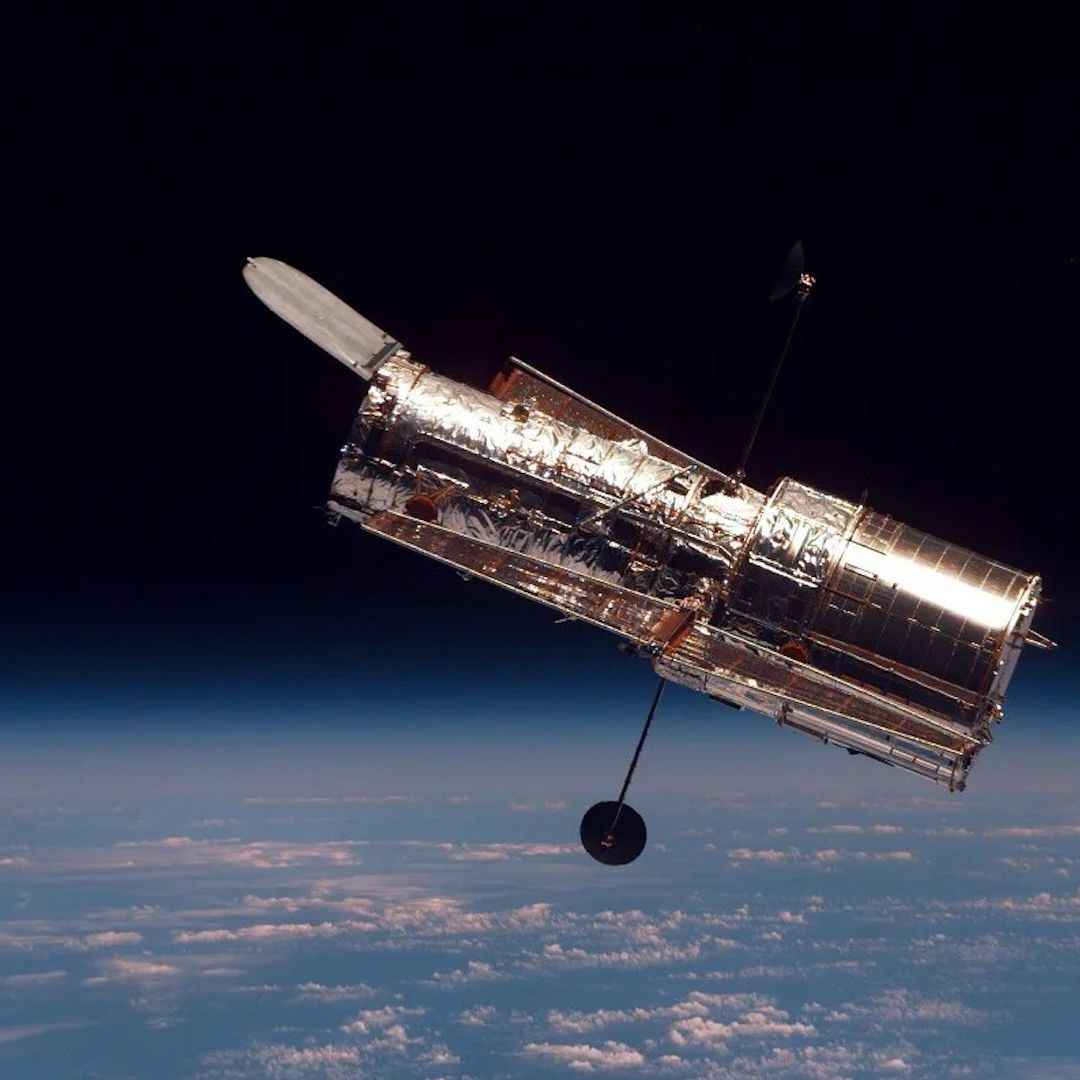 Telescopio espacial Hubble orbita el planeta Tierra