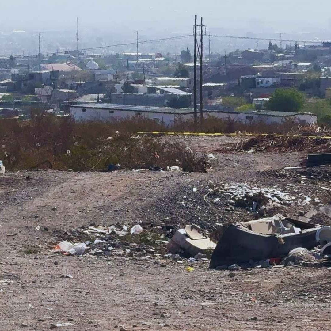 La Mujer fue Localizada Semidesnuda, Cubierta con una Cobija Morada |Foto: N+