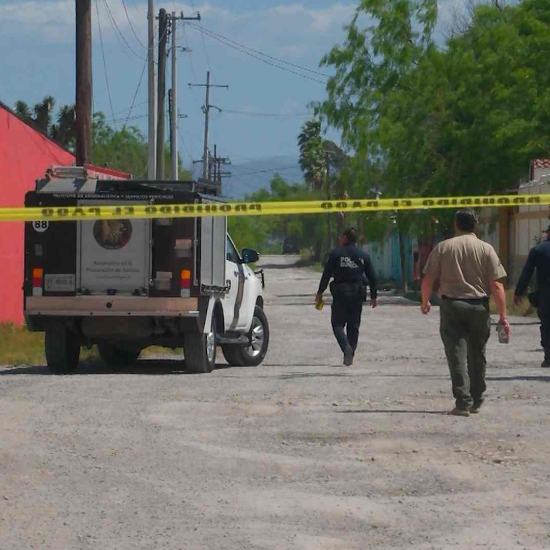 La víctima fue encontrada por los pobladores en medio de la calle