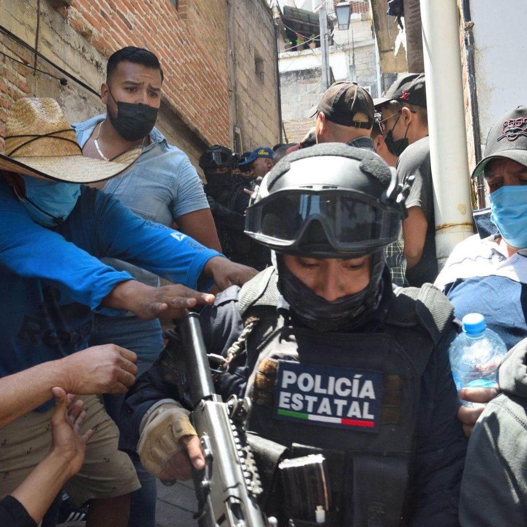 Policías en Taxco, Guerrero, tras linchamiento hombres y mujer por asesinato de niña Camila