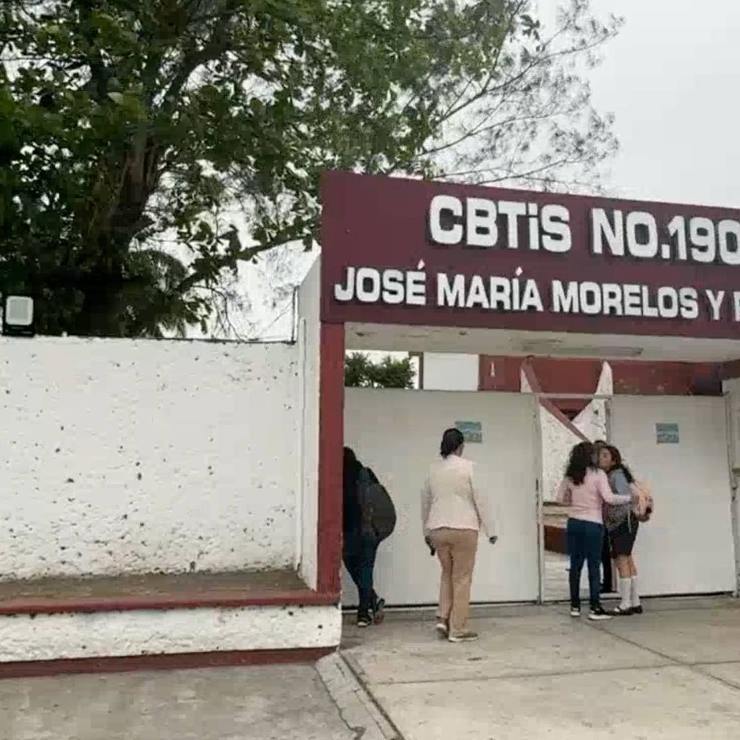 El plantel como medida de seguridad decidió ajustar el horario de salida de los estudiantes del turno vespertino.