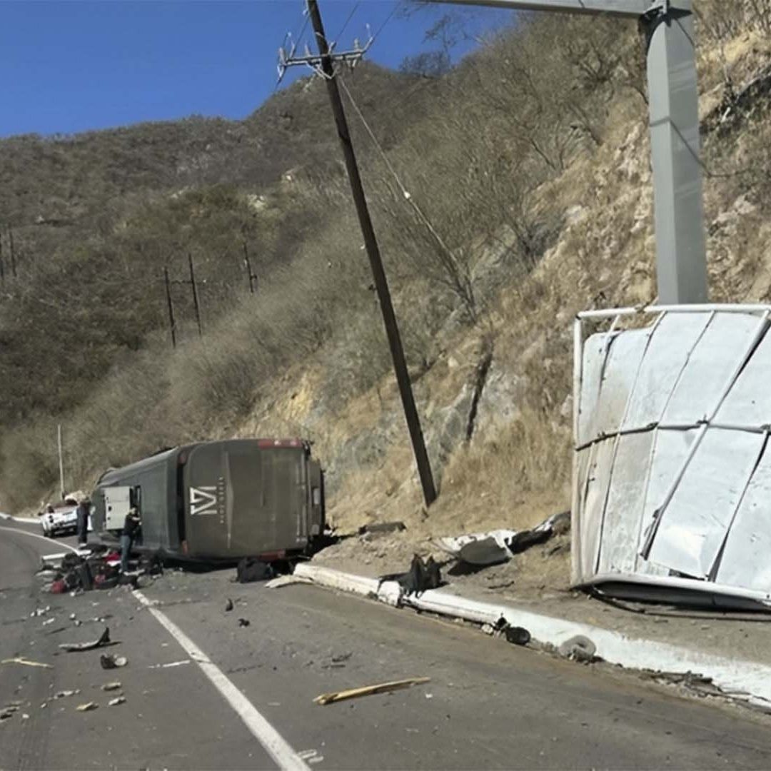 Cierre Parcial por Volcadura de Autobús en Autopista Durango-Mazatlán