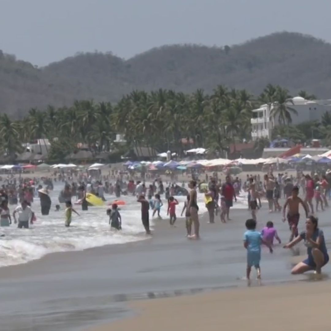 Destinos de Manzanillo Lucen Llenos de Turistas