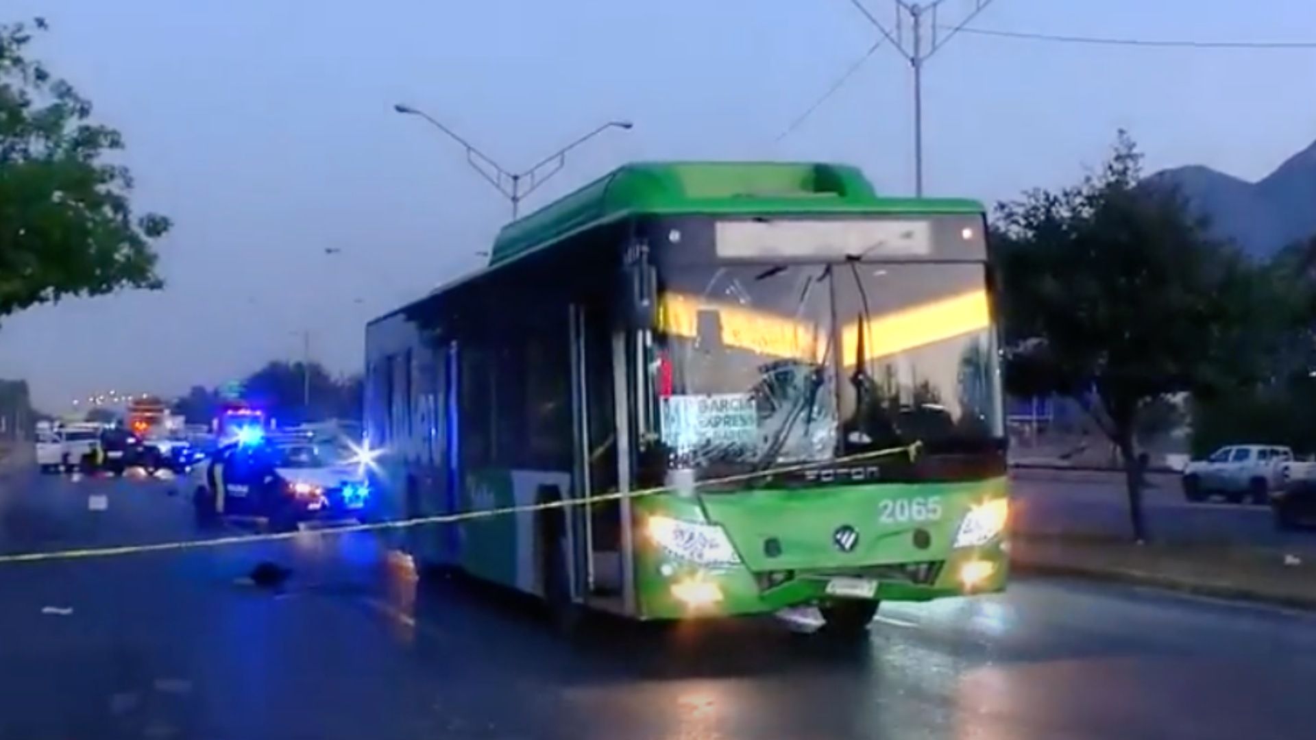 Camión atropella y mata a hombre en Santa Catarina, Nuevo León
