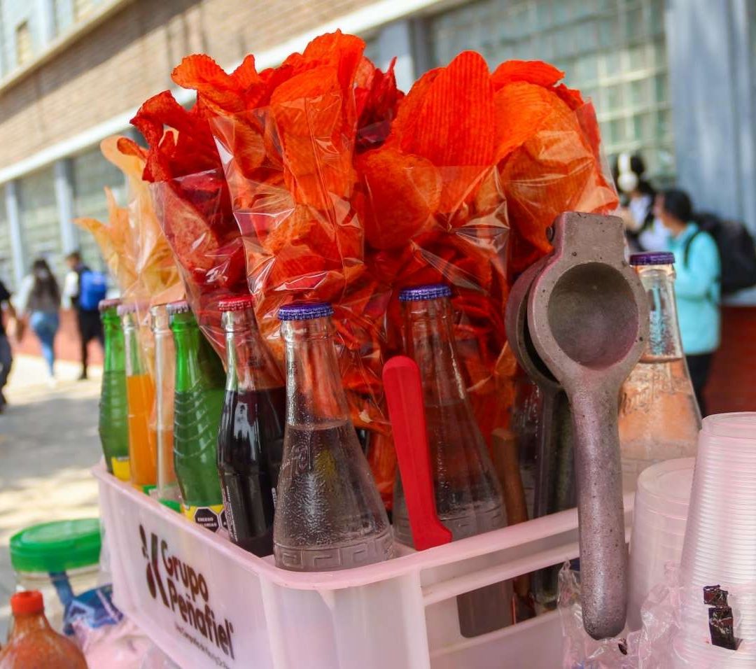 La SEP prohibió la venta de alimentos chatarra en las escuelas
