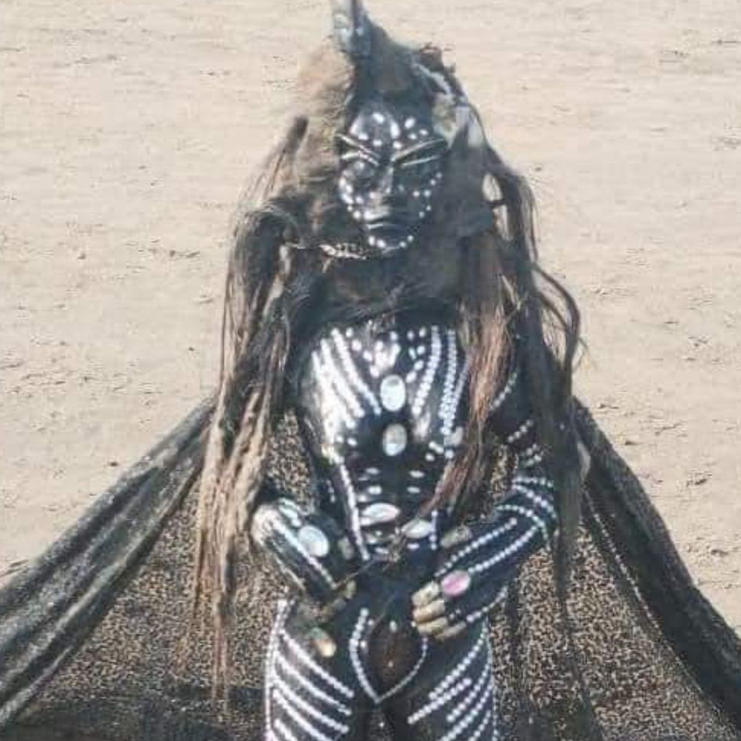 Encuentran figura relacionada con la brujería en playas de Coatzacoalcos