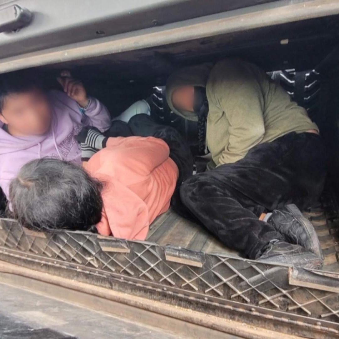 Estadounidenses Fueron Sorprendidos Traficando a 10 Mexicanos en Sierra Vista, Arizona
