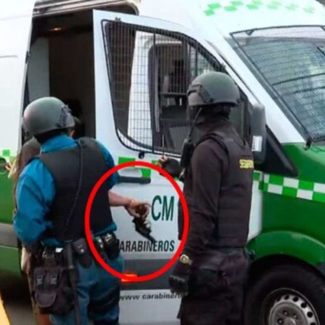 Mujer Desarma a Policía y Desata Balacera Durante Detención