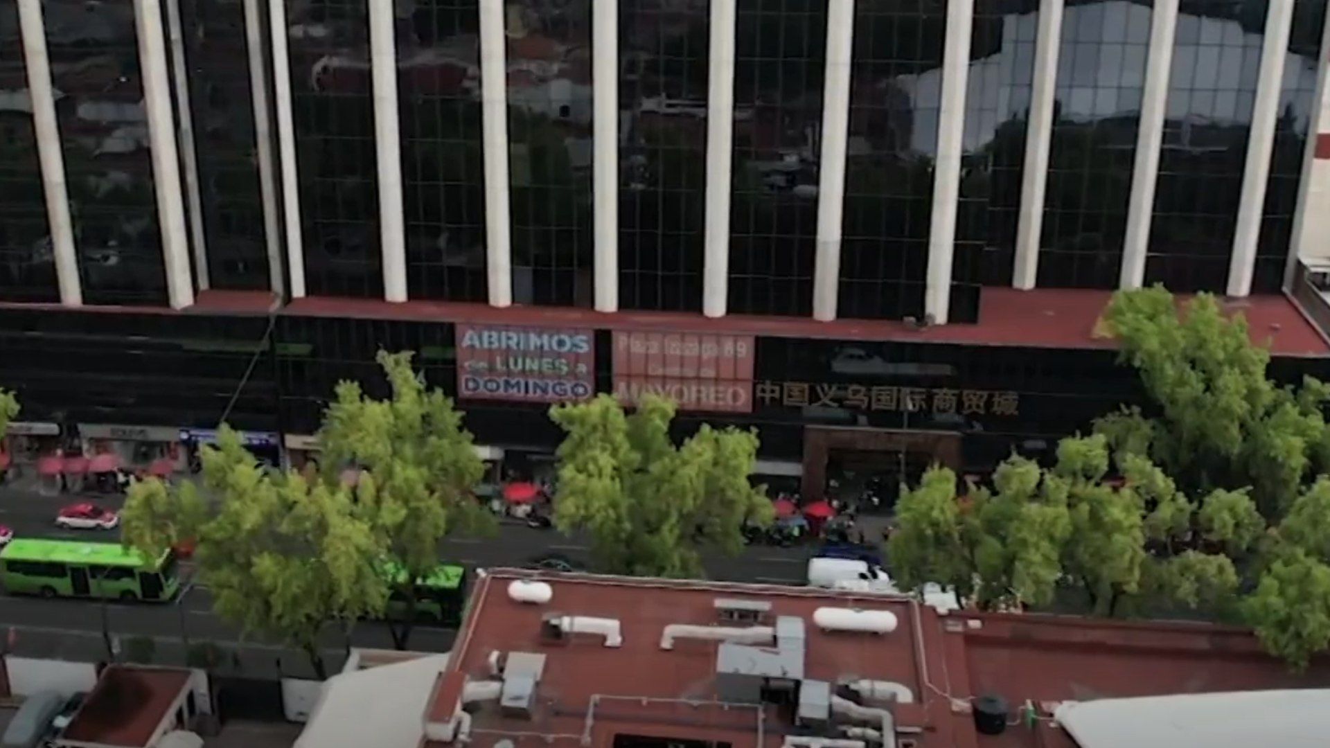Denuncian Comerciantes de Plaza Izazaga 89 Competencia Desleal de Empresarios Asiáticos