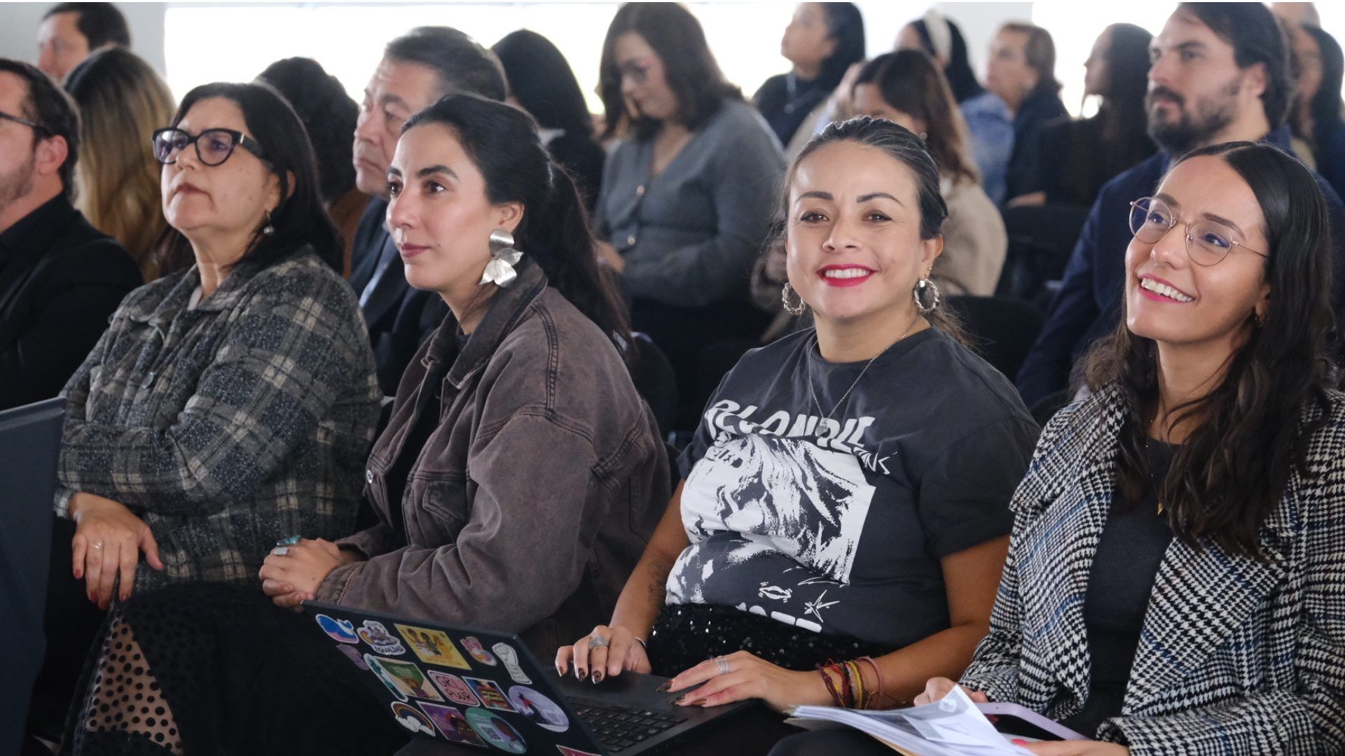 Hacer pre registro de Fuerza Mujeres 2025