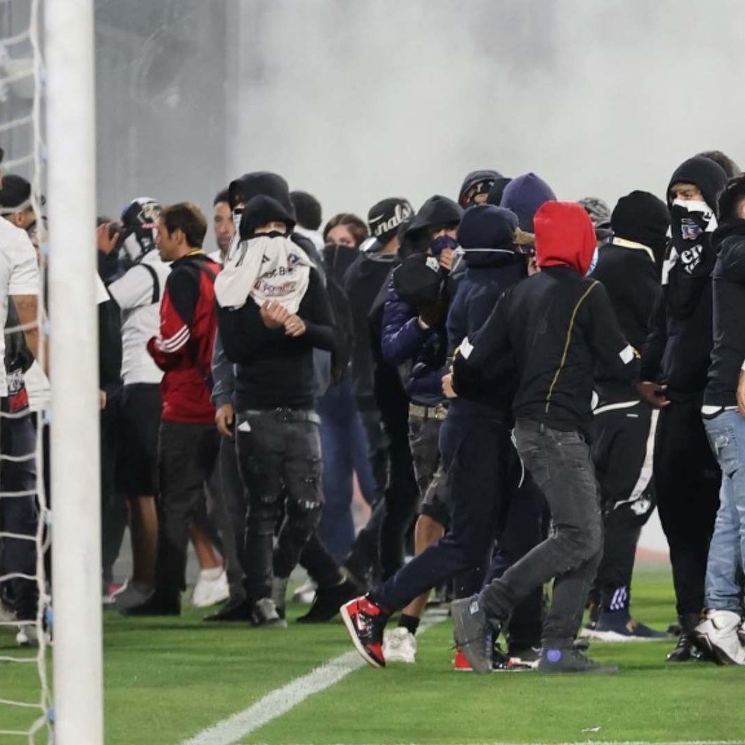 Tragedia en el Fútbol: Mueren 2 Aficionados en Estampida Previa al Colo Colo vs Fortaleza