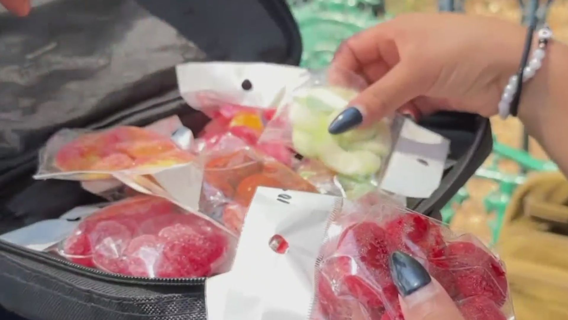 Ante la Prohibición, la Venta Clandestina de Dulces en Escuelas Aumenta