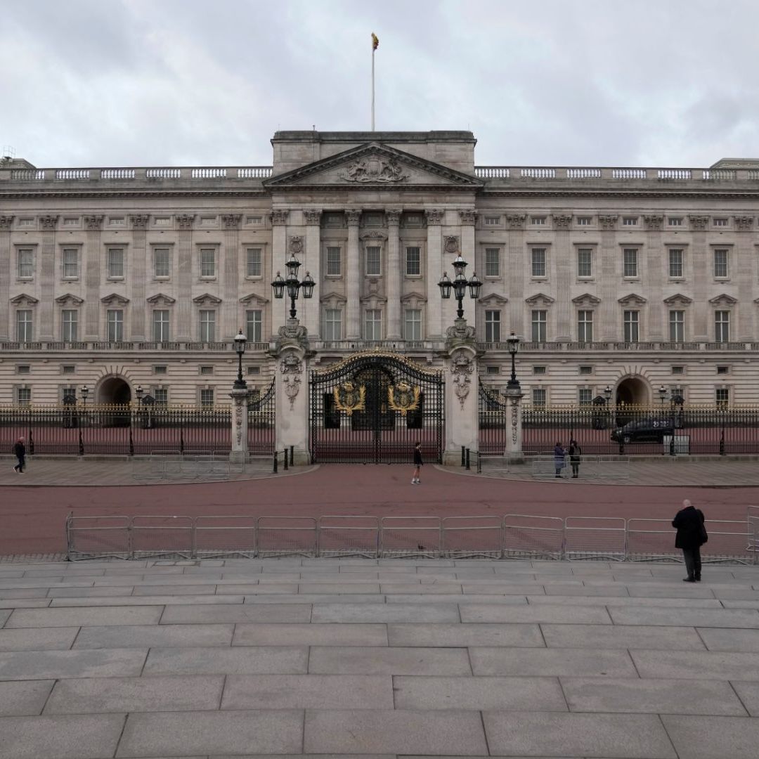 La sala del Palacio de Buckingham donde la familia real se reúne antes de sus apariciones en el balcón de la residencia abrirá al público