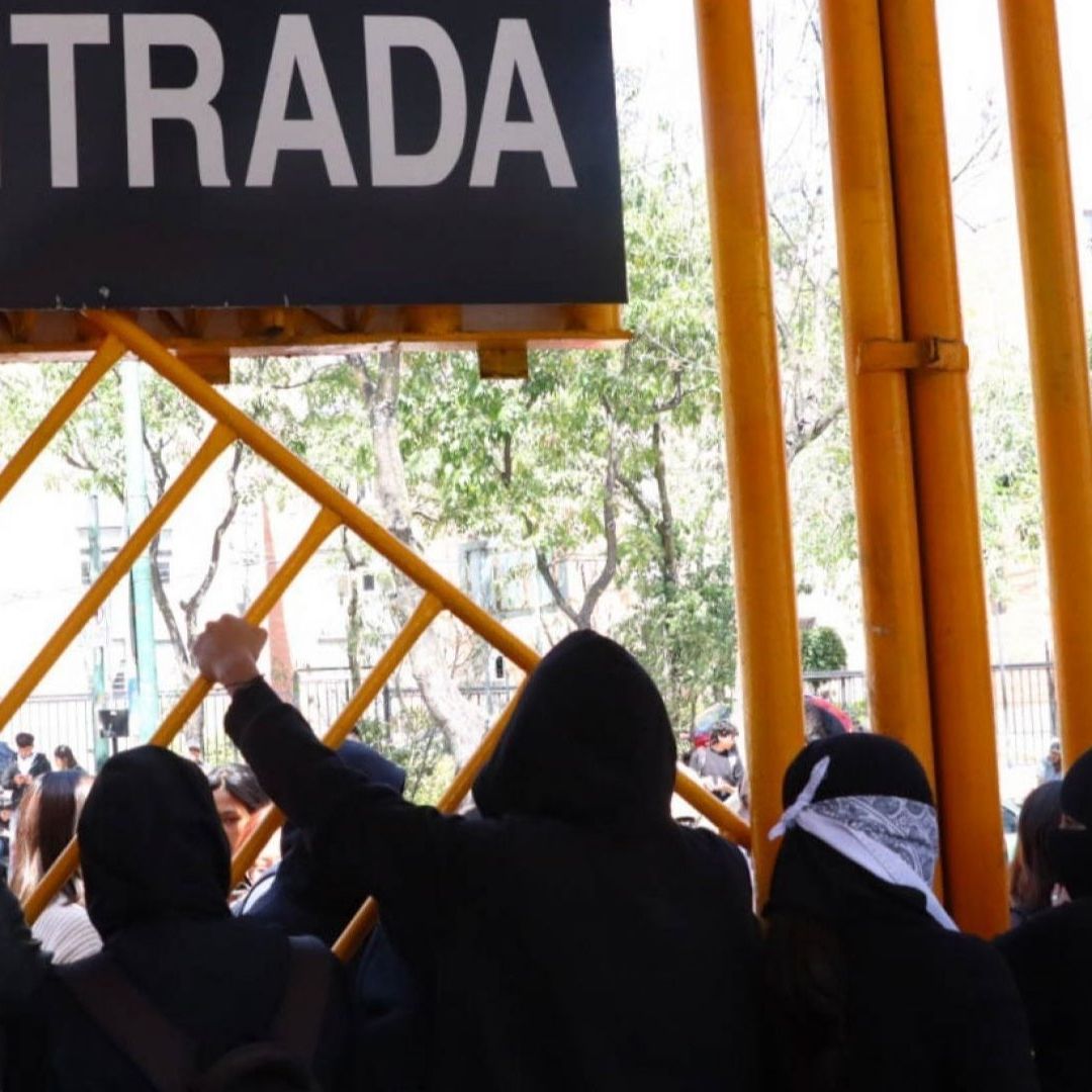 Estudiantes levantan paro después de tres días de cierre.