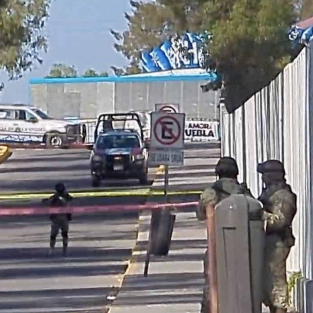 Localizan Dos Cadáveres en la Batea de una Camioneta en Los Fuertes, Puebla