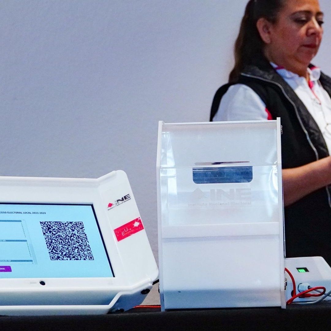 El INE presentó a los partidos políticos el modelo de urna electrónica