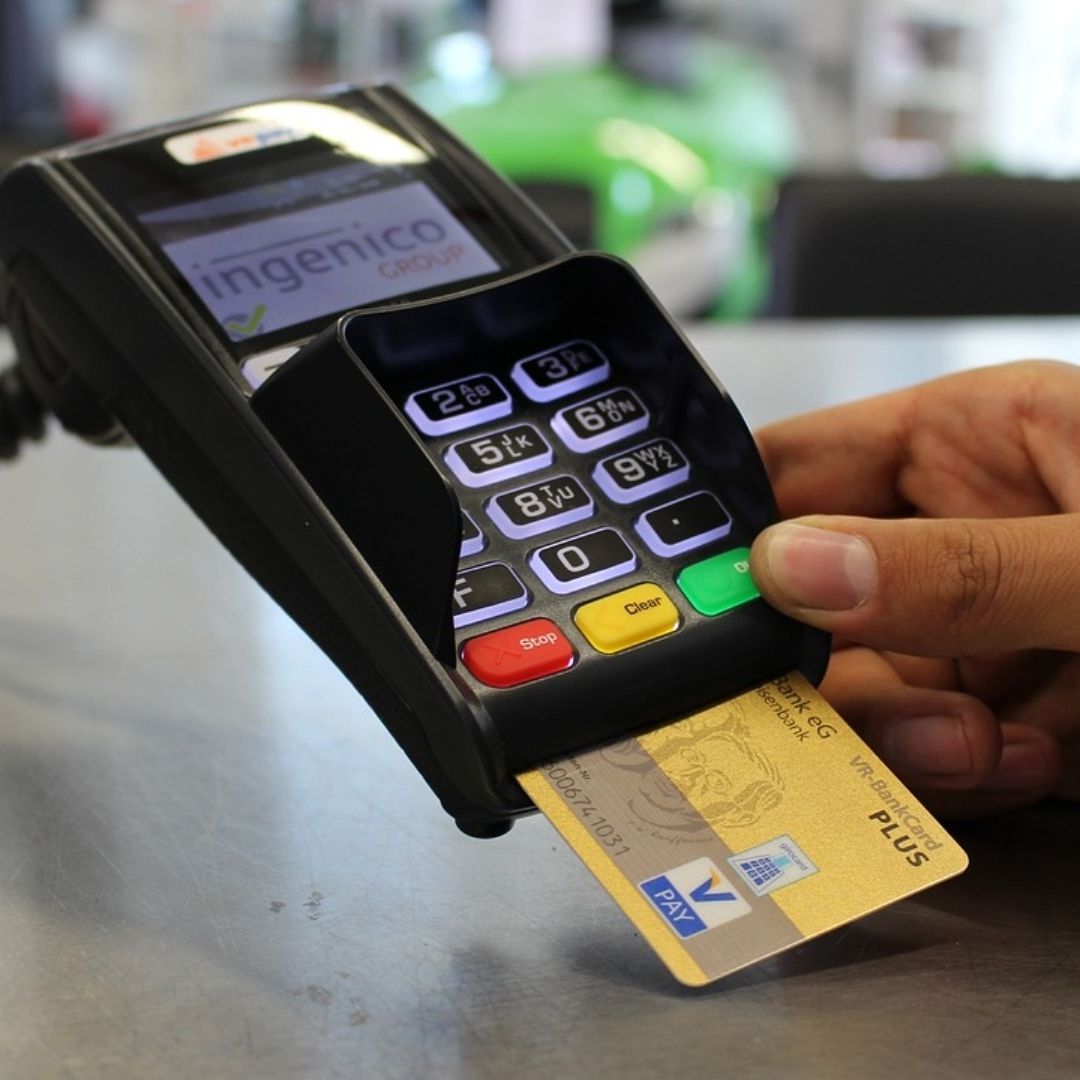 Los pagos de comisiones van del 3 al 5% del costo total del bien o servicio