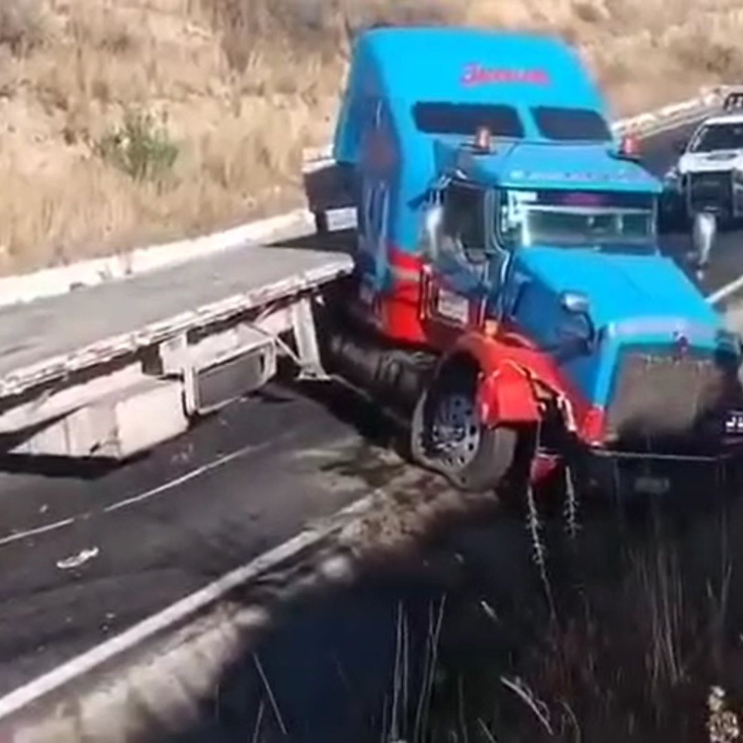 Mujer Muerta por Accidente con Dos Tráileres en Carretera El Seco-Azumbilla Puebla