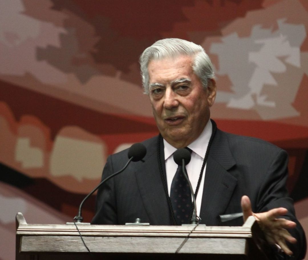 El escritor Mario Vargas Llosa criticó al PRI como "la dictadura perfecta"