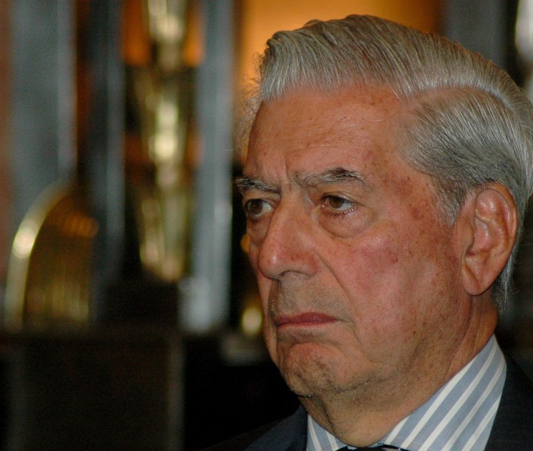 Mario Vargas Llosa durante una charla literaria en México