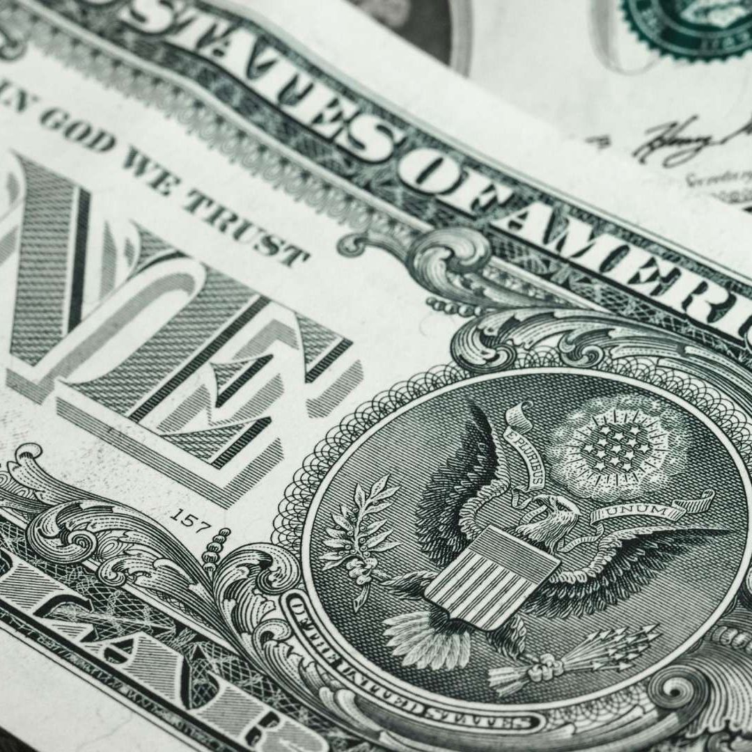 El peso inicia la jornada con atención especial de los mercados financieros.