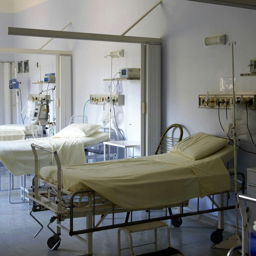 Joven se Revienta Grano de la Nariz y Termina con Infección en el Cerebro