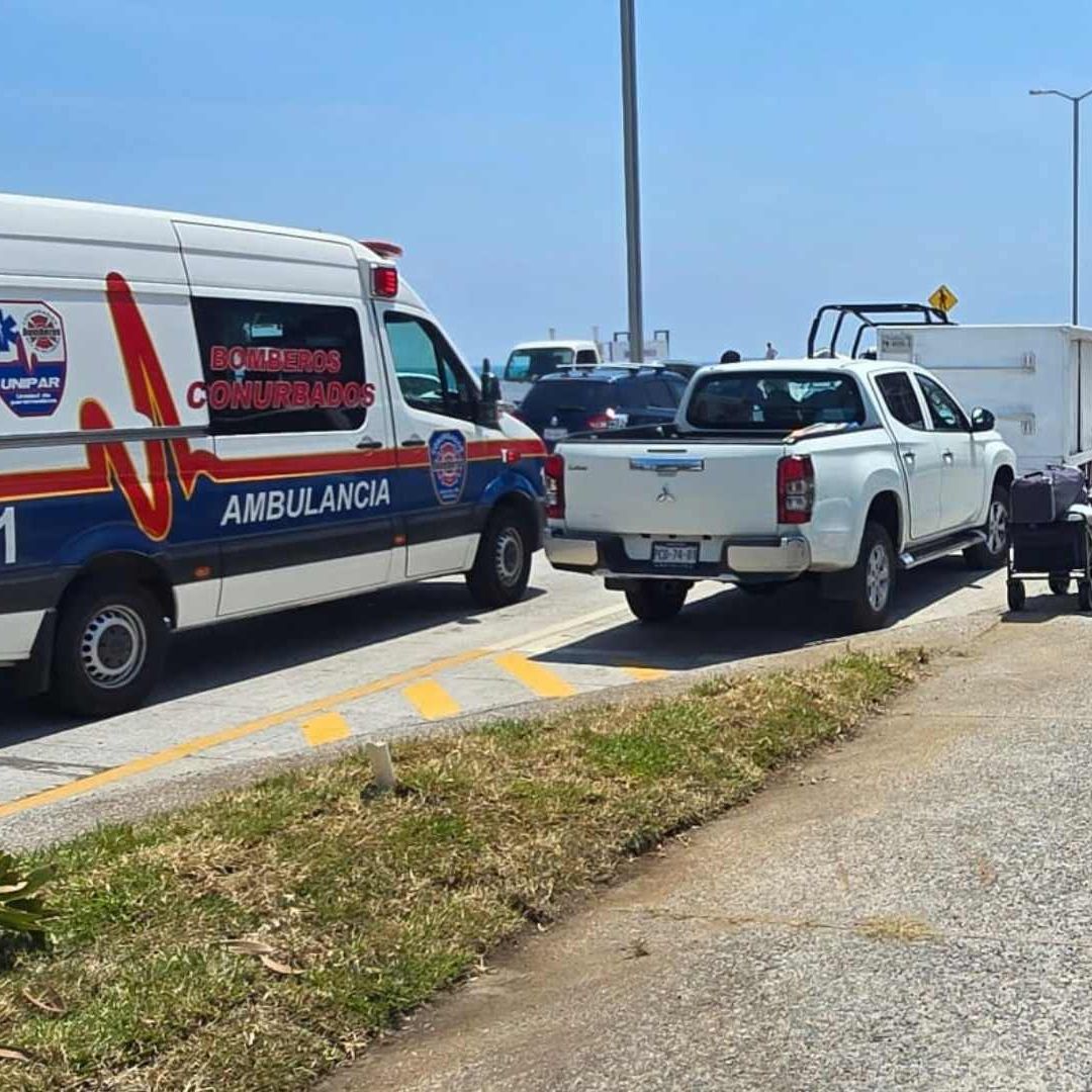 Mujer Turista Cae a Registro de CFE en Bulevar Manuel Ávila Camacho. Playa Punta Azul. Boca del Río, Veracruz