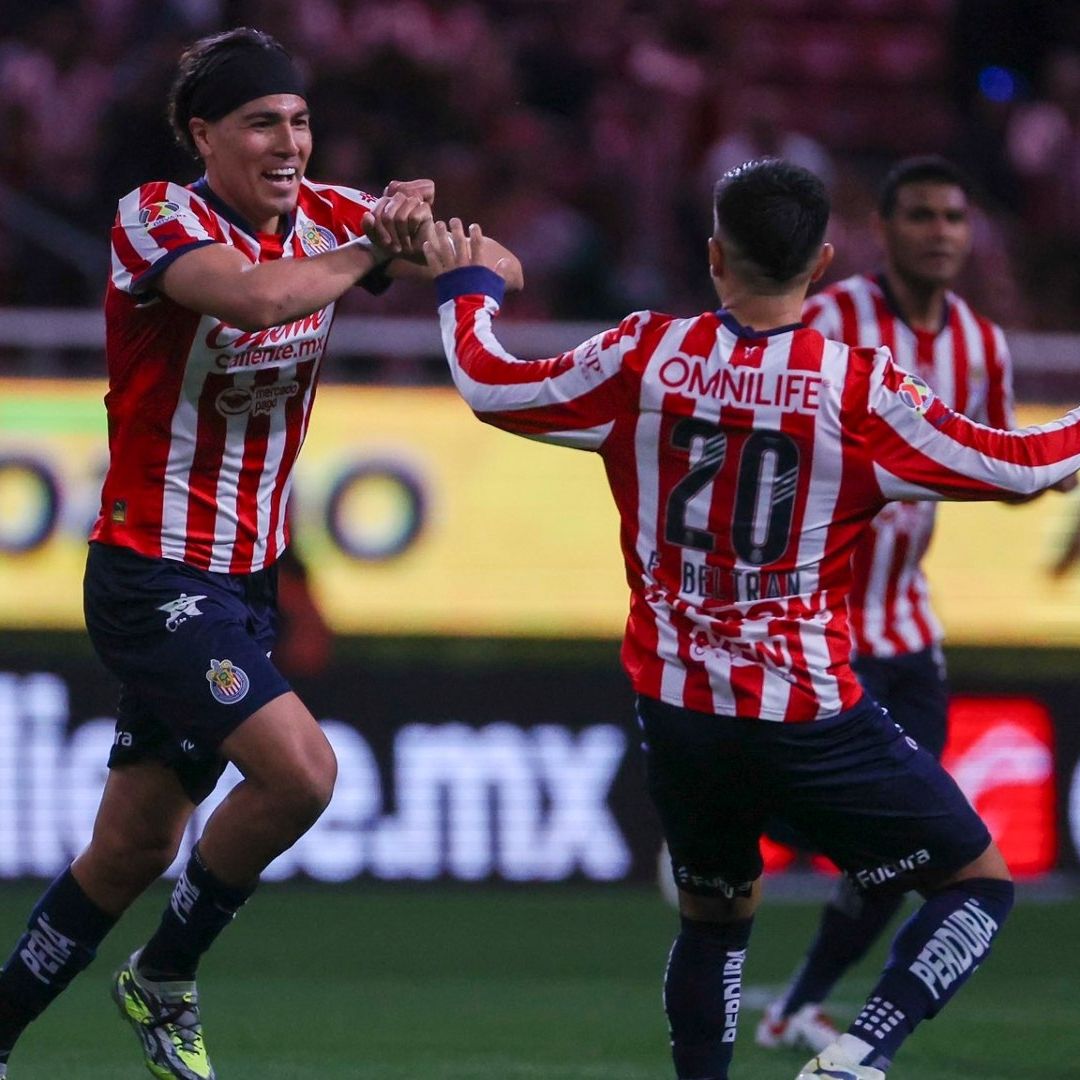 Las Chivas recibieron al Puebla en el estadio Akron, con la urgencia de sumar tres puntos en el torneo Clausura 2025. Foto X: @Chivas
