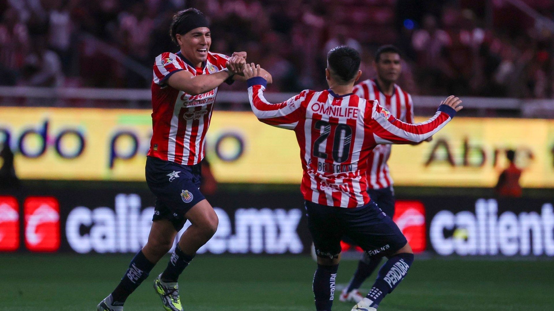 Las Chivas recibieron al Puebla en el estadio Akron, con la urgencia de sumar tres puntos en el torneo Clausura 2025. Foto X: @Chivas