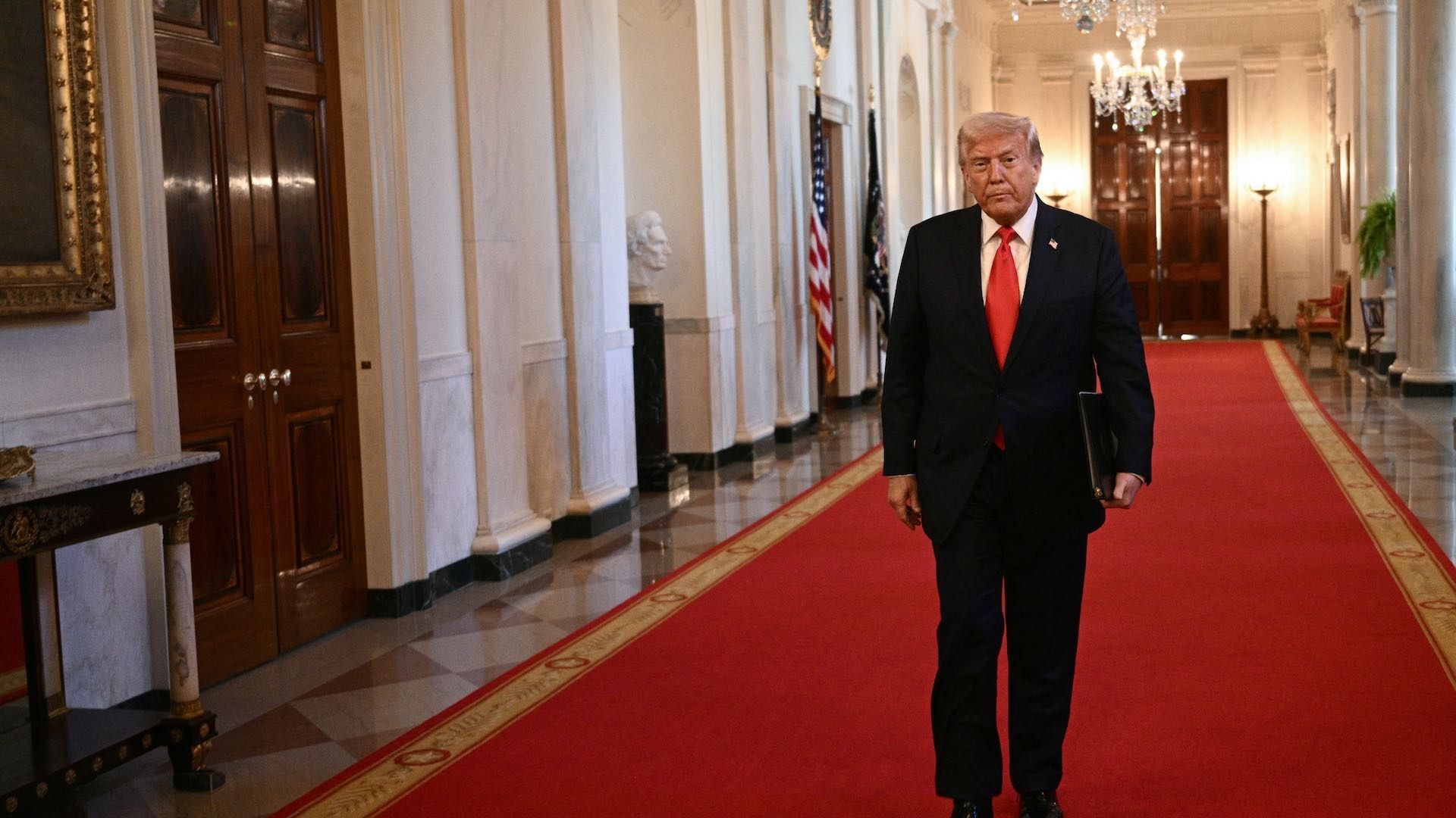 Donald Trump firmará decreto para retirar Seguro Social a inmigrantes ilegales