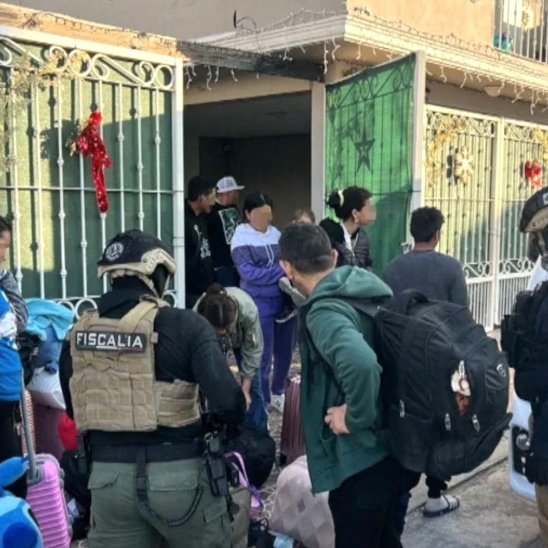Los dos hombres rescatados fueron identificados como Ángel Solano Acevedo, de 39 años de Acayucan al sur de Veracruz, y Adán Ramírez Santiago de 35 años originario de Cazones de Herrera.
