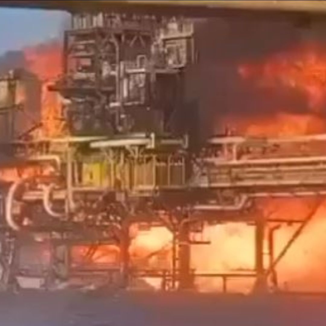 Incendio en pataforma de Pemex en Campeche