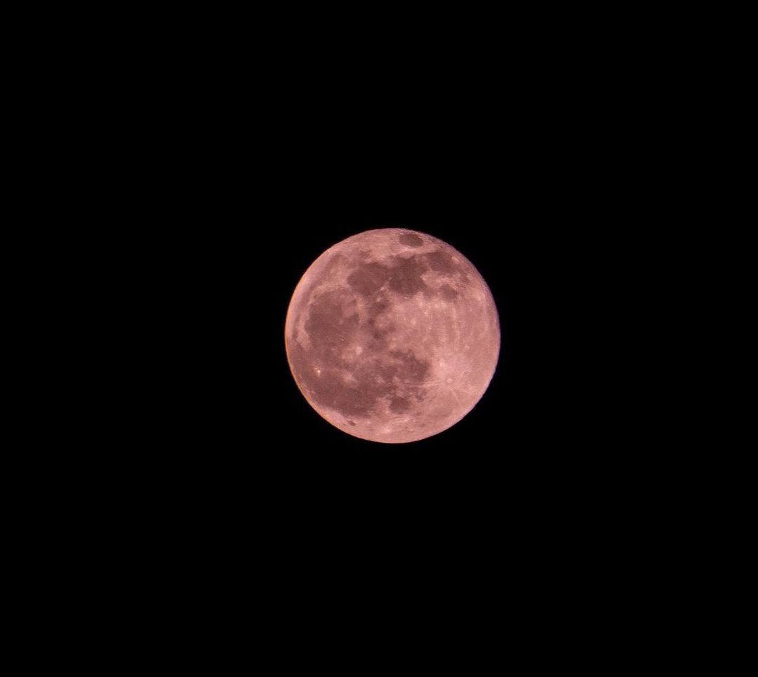 Luna rosa de abril fue una microluna, ¿qué significa?